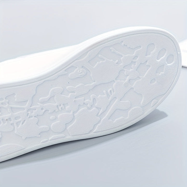 Chic White Sneakers with Lightweight Comfort